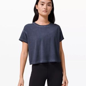 Lululemon cates tee in blue navy color
